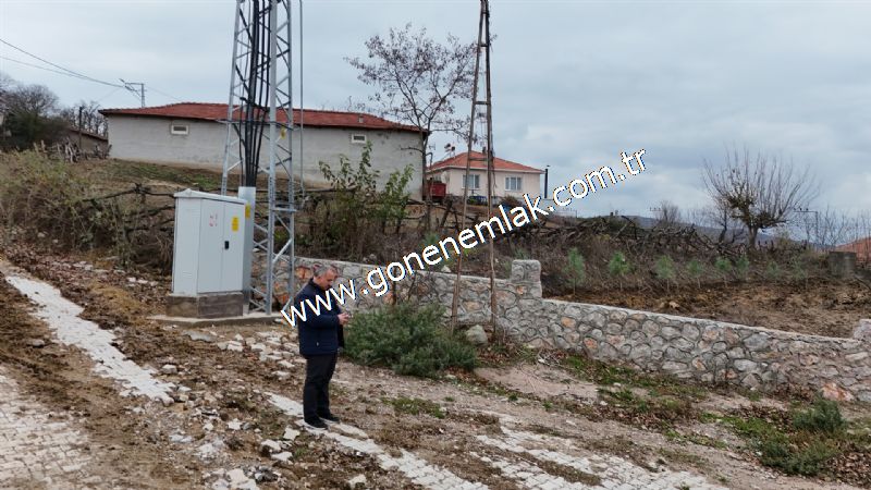 556 m2 İmarlı 2 kat %40 Arsa Köy Evi Ortasında