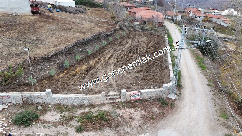 556 m2 İmarlı 2 kat %40 Arsa Köy Evi Ortasında