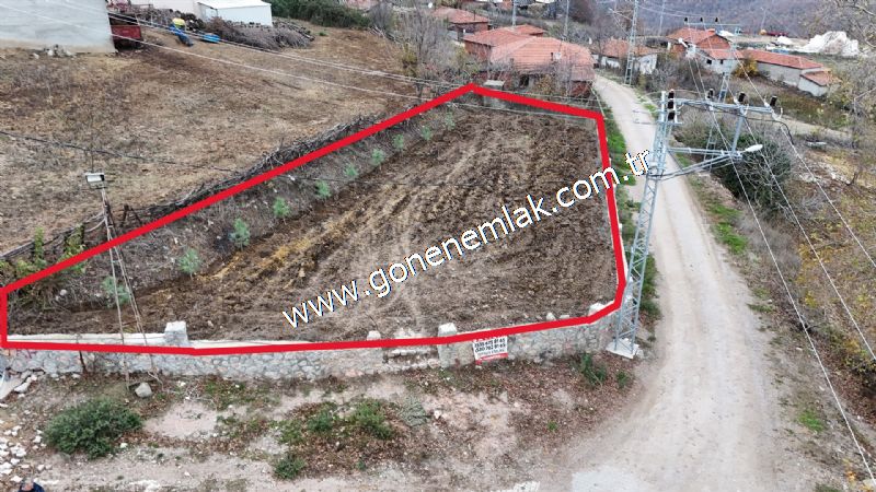 556 m2 İmarlı 2 kat %40 Arsa Köy Evi Ortasında