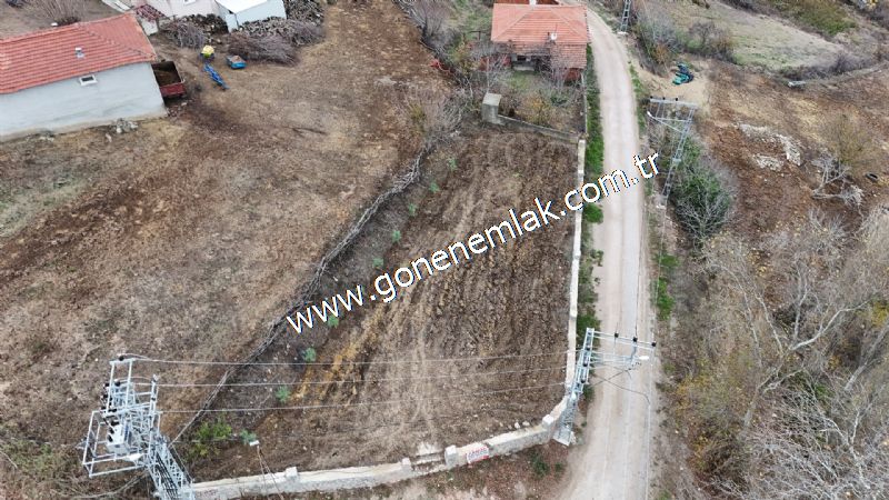 556 m2 İmarlı 2 kat %40 Arsa Köy Evi Ortasında