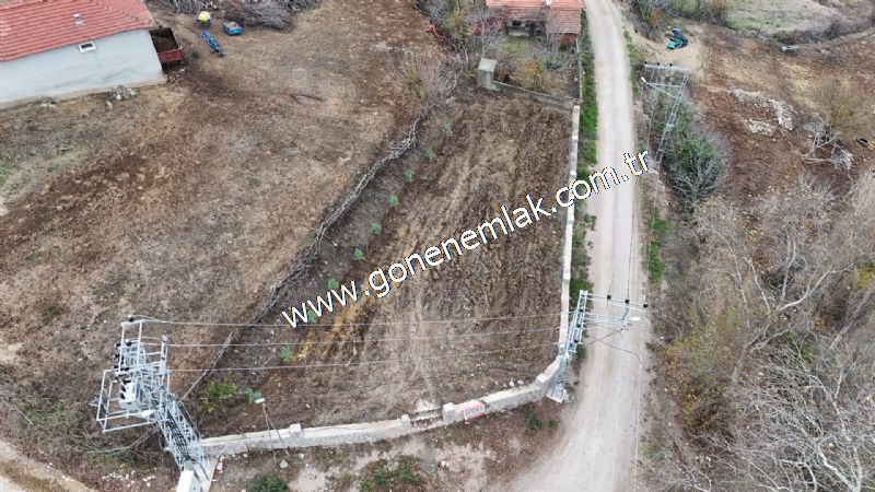 556 m2 İmarlı 2 kat %40 Arsa Köy Evi Ortasında