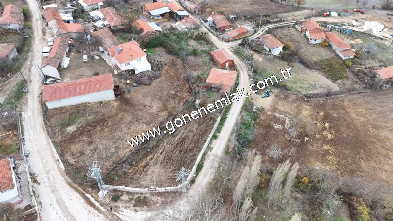 556 m2 İmarlı 2 kat %40 Arsa Köy Evi Ortasında
