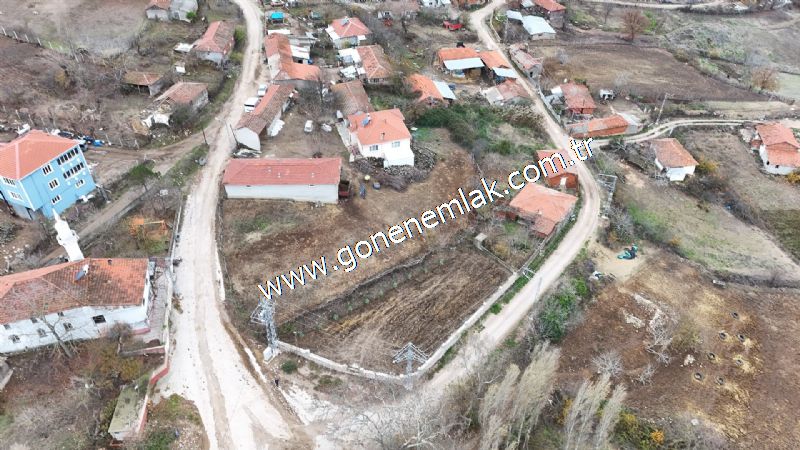 556 m2 İmarlı 2 kat %40 Arsa Köy Evi Ortasında