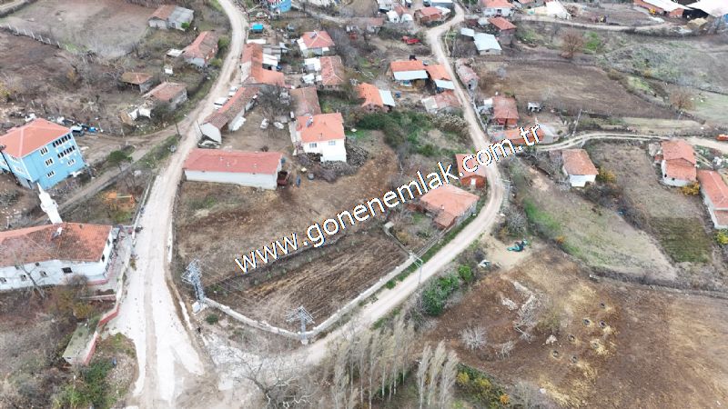 556 m2 İmarlı 2 kat %40 Arsa Köy Evi Ortasında