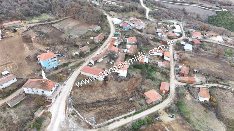 556 m2 İmarlı 2 kat %40 Arsa Köy Evi Ortasında