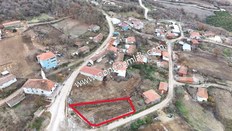 556 m2 İmarlı 2 kat %40 Arsa Köy Evi Ortasında