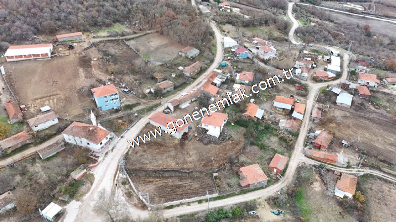 556 m2 İmarlı 2 kat %40 Arsa Köy Evi Ortasında