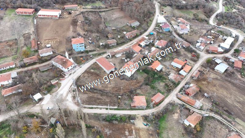 556 m2 İmarlı 2 kat %40 Arsa Köy Evi Ortasında