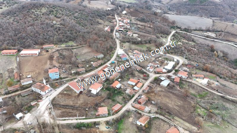 556 m2 İmarlı 2 kat %40 Arsa Köy Evi Ortasında