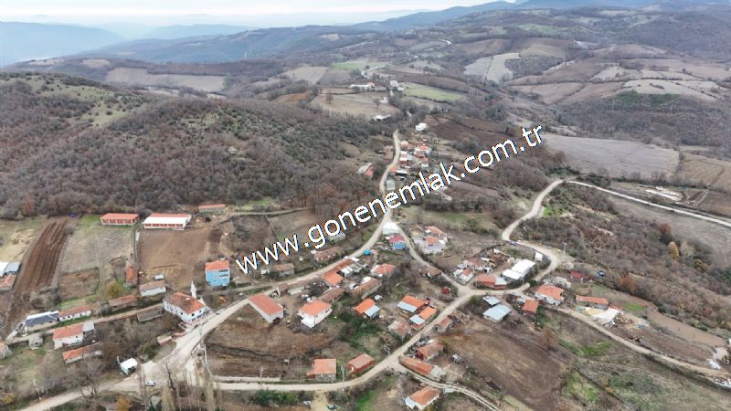 556 m2 İmarlı 2 kat %40 Arsa Köy Evi Ortasında