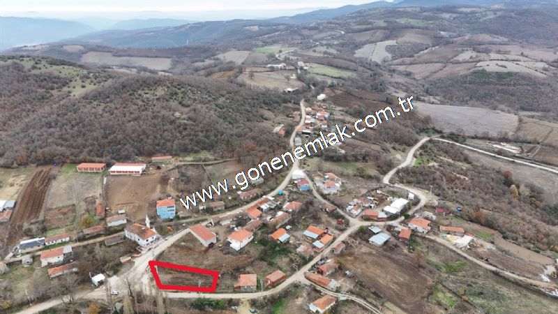 556 m2 İmarlı 2 kat %40 Arsa Köy Evi Ortasında