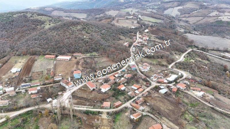 556 m2 İmarlı 2 kat %40 Arsa Köy Evi Ortasında