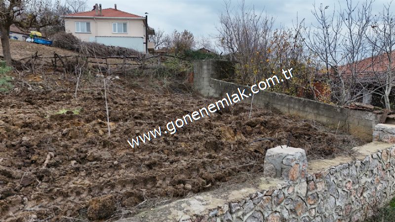 556 m2 İmarlı 2 kat %40 Arsa Köy Evi Ortasında