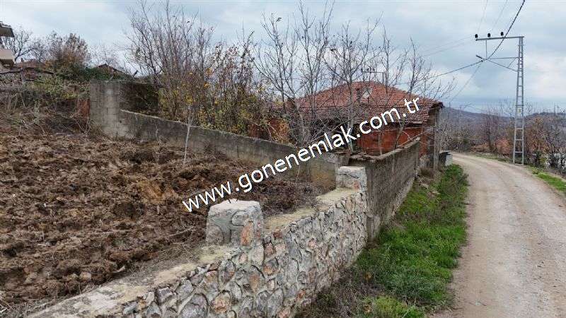 556 m2 İmarlı 2 kat %40 Arsa Köy Evi Ortasında