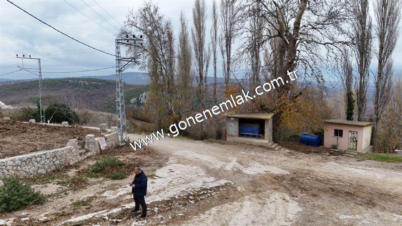556 m2 İmarlı 2 kat %40 Arsa Köy Evi Ortasında