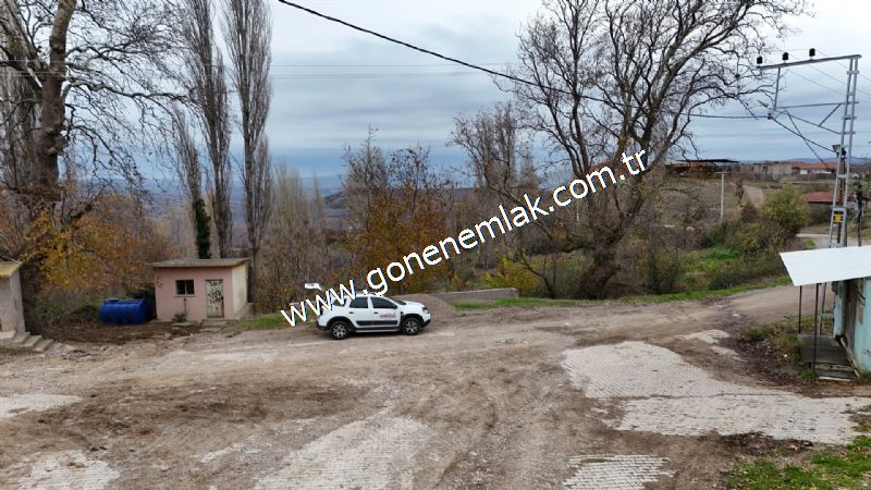 556 m2 İmarlı 2 kat %40 Arsa Köy Evi Ortasında