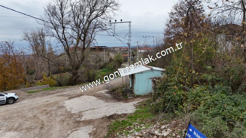 556 m2 İmarlı 2 kat %40 Arsa Köy Evi Ortasında