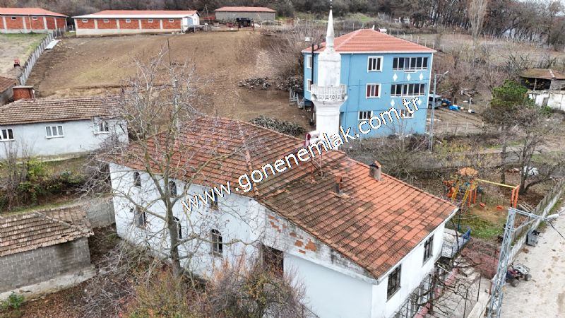 556 m2 İmarlı 2 kat %40 Arsa Köy Evi Ortasında