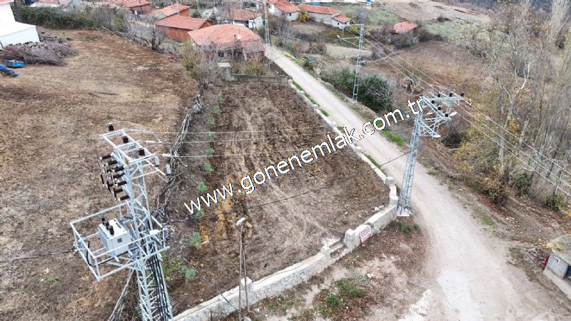 556 m2 İmarlı 2 kat %40 Arsa Köy Evi Ortasında