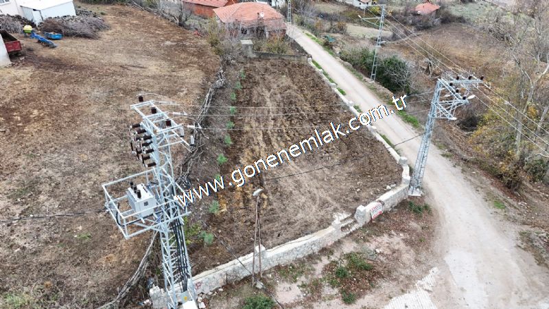 556 m2 İmarlı 2 kat %40 Arsa Köy Evi Ortasında
