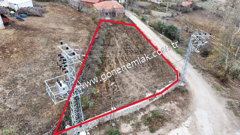 556 m2 İmarlı 2 kat %40 Arsa Köy Evi Ortasında