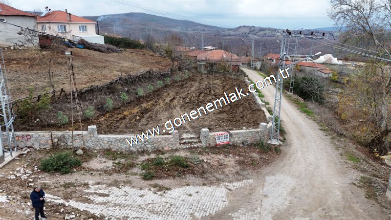 556 m2 İmarlı 2 kat %40 Arsa Köy Evi Ortasında