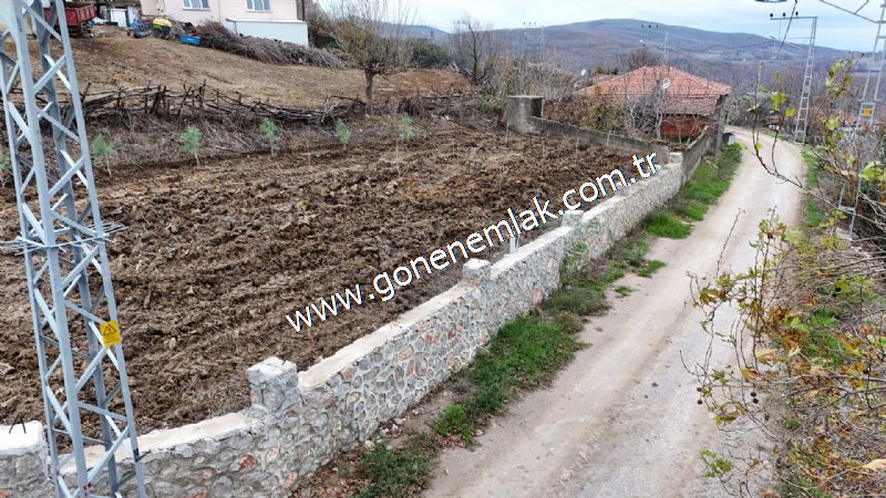 556 m2 İmarlı 2 kat %40 Arsa Köy Evi Ortasında