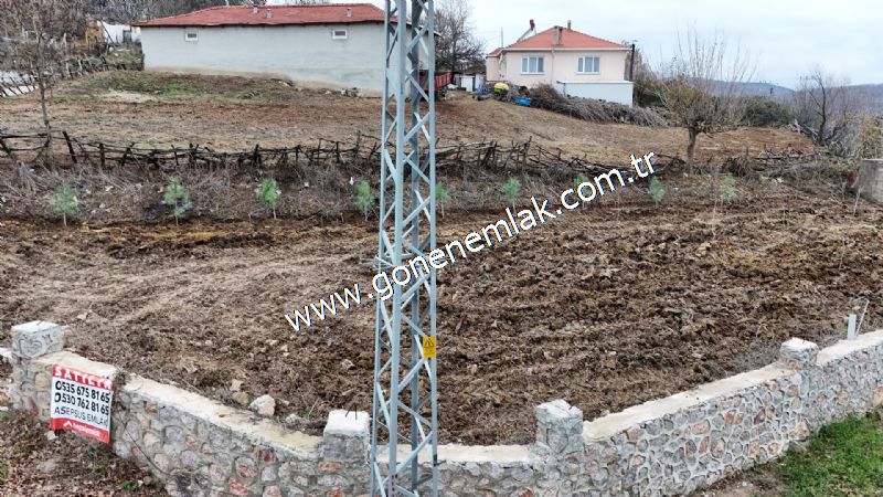 556 m2 İmarlı 2 kat %40 Arsa Köy Evi Ortasında