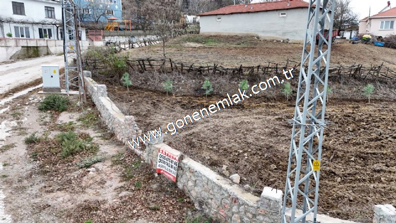 556 m2 İmarlı 2 kat %40 Arsa Köy Evi Ortasında