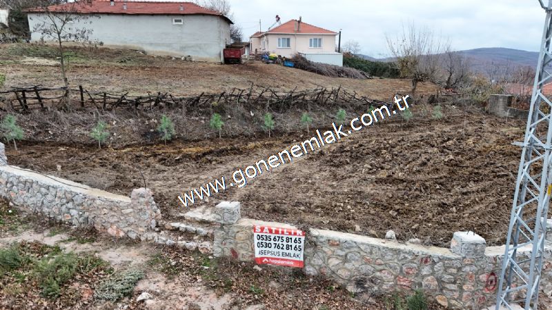 556 m2 İmarlı 2 kat %40 Arsa Köy Evi Ortasında