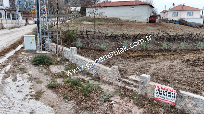 556 m2 İmarlı 2 kat %40 Arsa Köy Evi Ortasında
