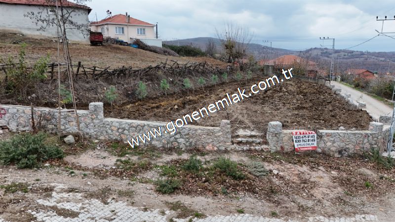 556 m2 İmarlı 2 kat %40 Arsa Köy Evi Ortasında