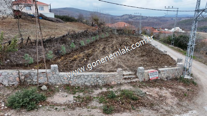 556 m2 İmarlı 2 kat %40 Arsa Köy Evi Ortasında