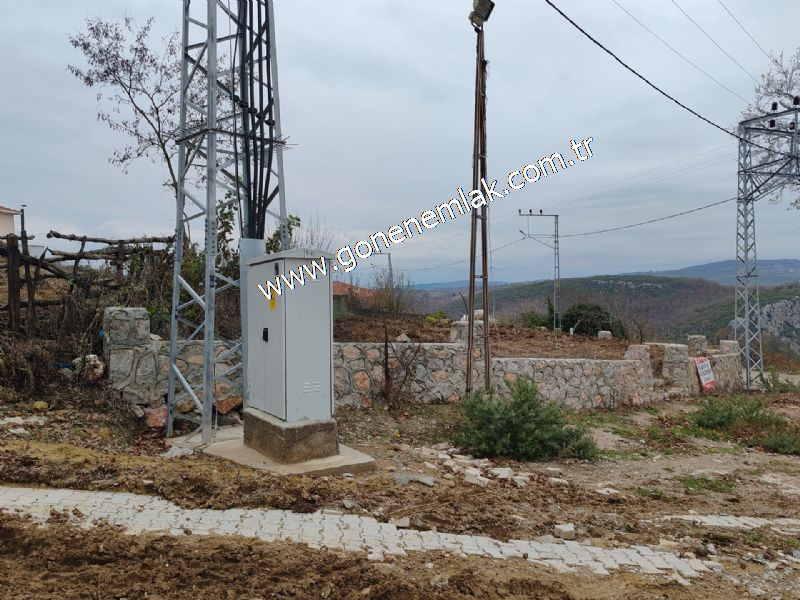 556 m2 İmarlı 2 kat %40 Arsa Köy Evi Ortasında