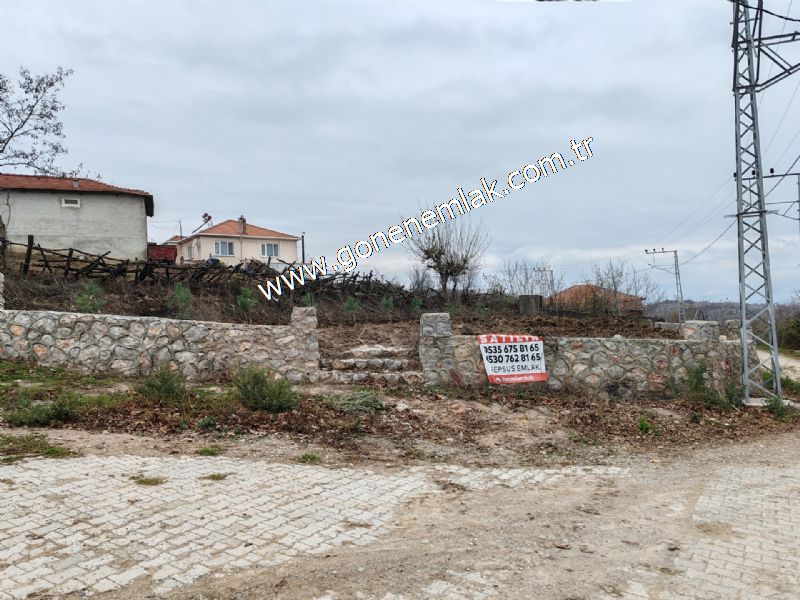 556 m2 İmarlı 2 kat %40 Arsa Köy Evi Ortasında