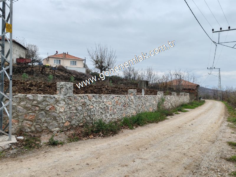 556 m2 İmarlı 2 kat %40 Arsa Köy Evi Ortasında