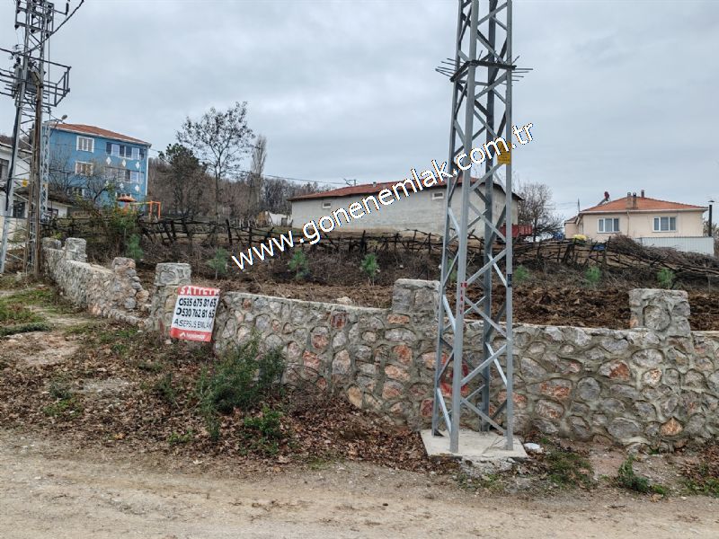 556 m2 İmarlı 2 kat %40 Arsa Köy Evi Ortasında