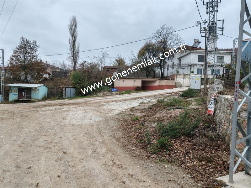 556 m2 İmarlı 2 kat %40 Arsa Köy Evi Ortasında