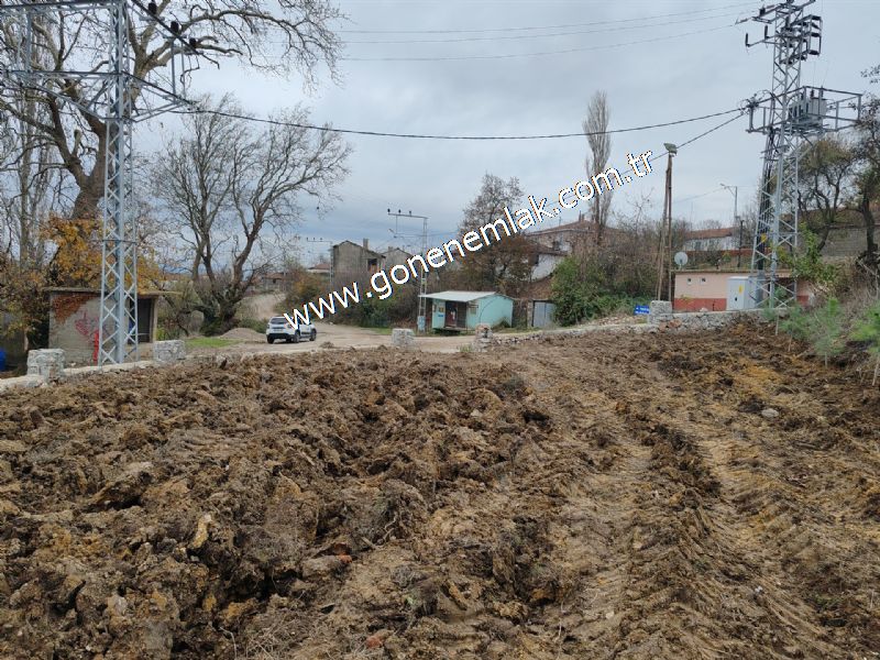 556 m2 İmarlı 2 kat %40 Arsa Köy Evi Ortasında