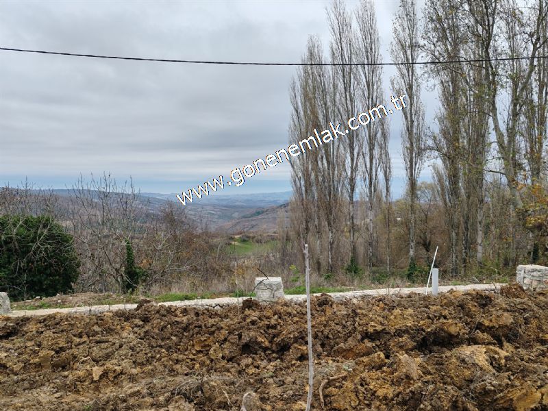 556 m2 İmarlı 2 kat %40 Arsa Köy Evi Ortasında
