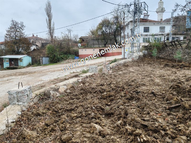 556 m2 İmarlı 2 kat %40 Arsa Köy Evi Ortasında
