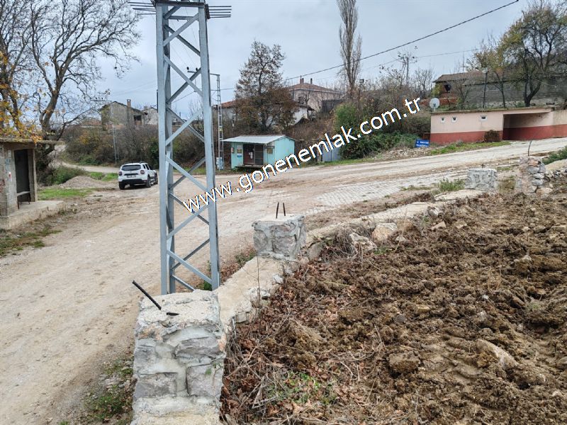556 m2 İmarlı 2 kat %40 Arsa Köy Evi Ortasında